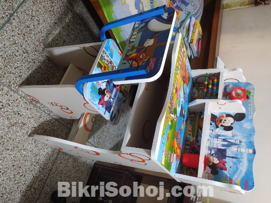 বাচ্চাদের পড়ার চেয়ার-টেবিল